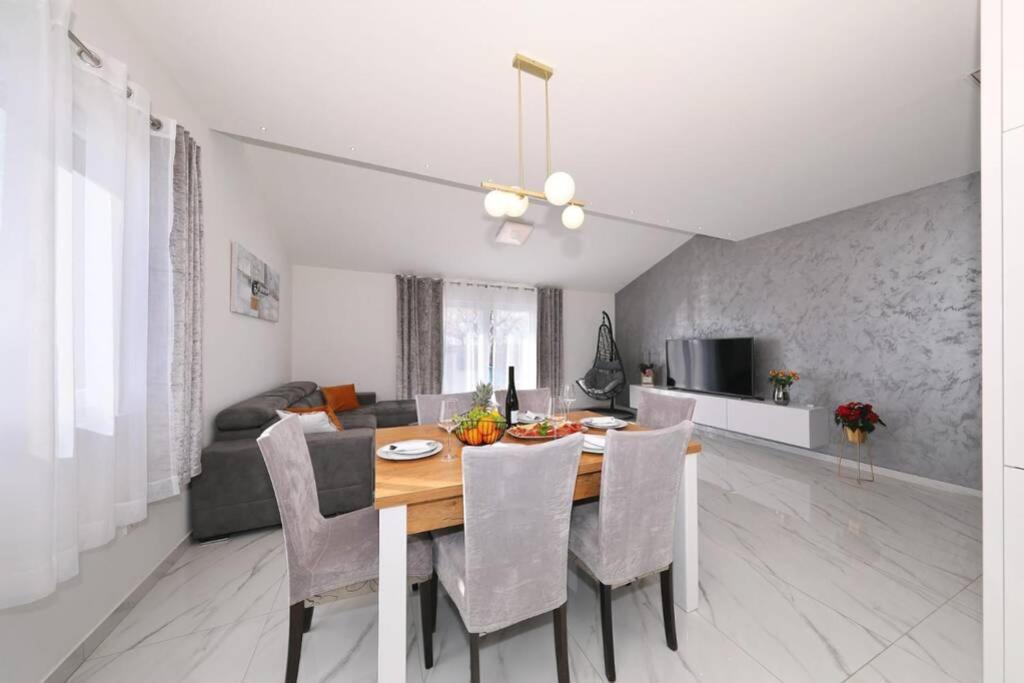 Apartman Chiara Galovac  Экстерьер фото