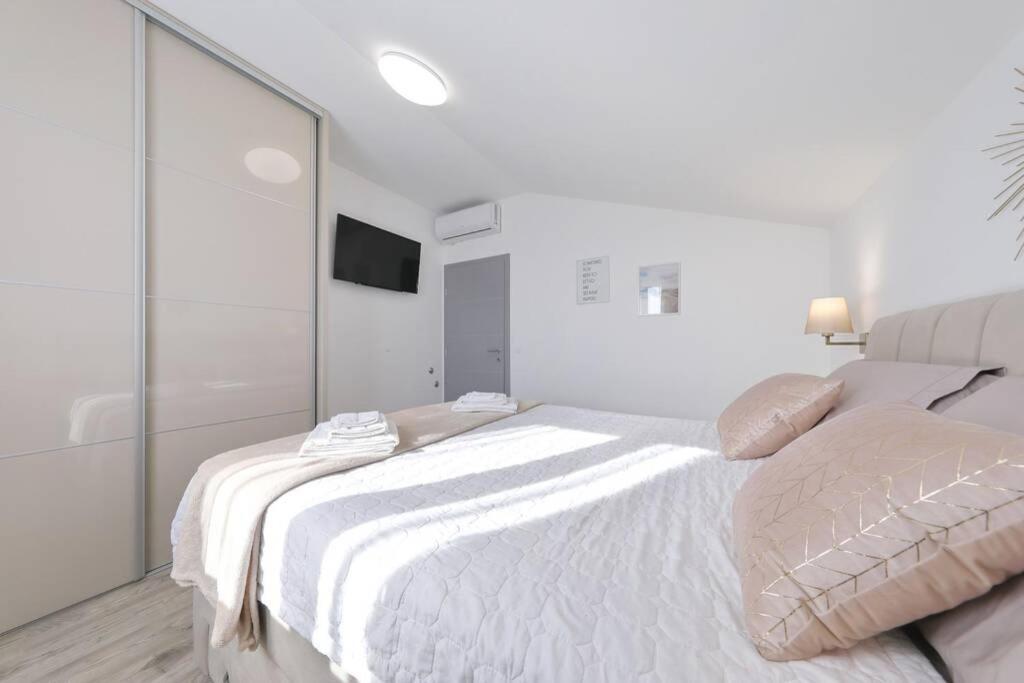 Apartman Chiara Galovac  Экстерьер фото